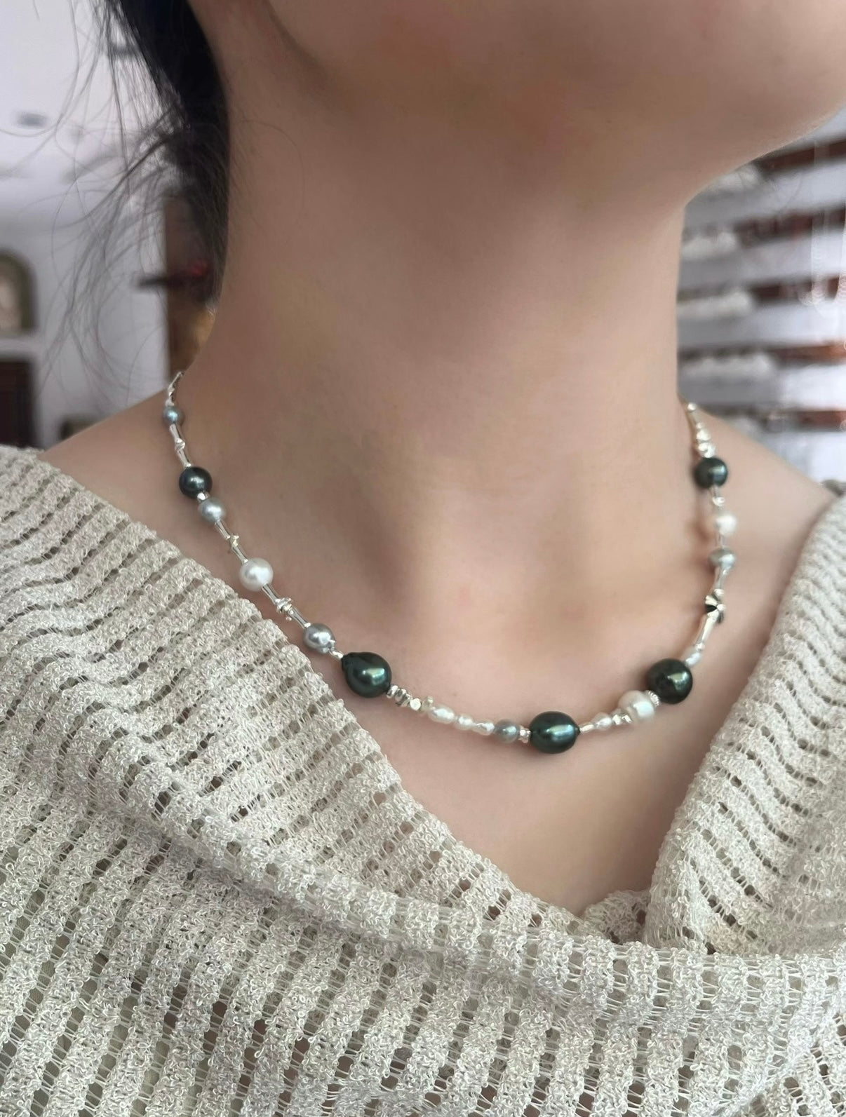 FURINA JEWELRY Pearl necklace for women, featuring large-scale sea-inspired Tahitian pearls. It is a light and luxurious, high-end original design.