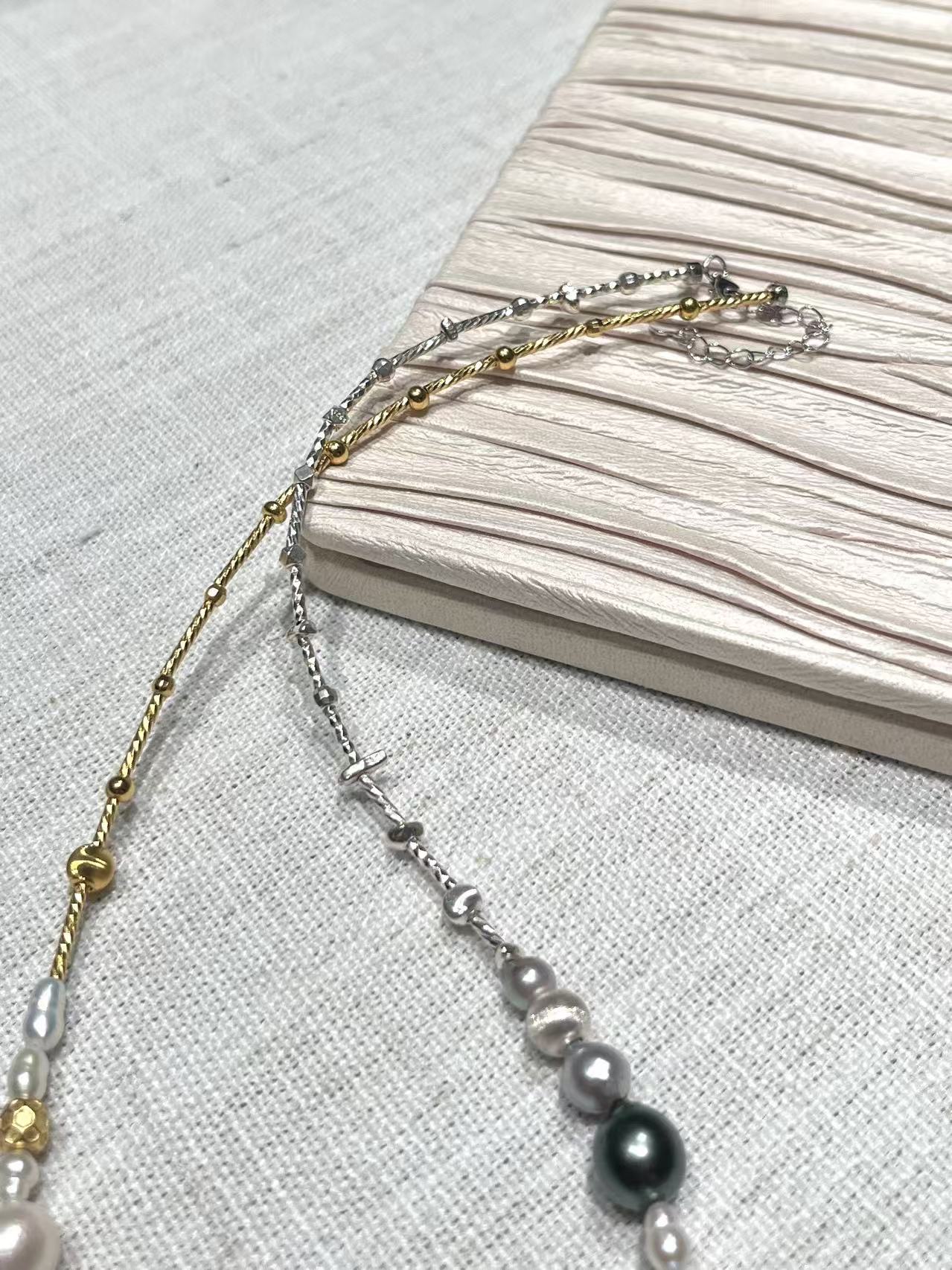FURINA JEWELRY Pearl necklace for women, featuring large-scale sea-inspired Tahitian pearls. It is a light and luxurious, high-end original design.