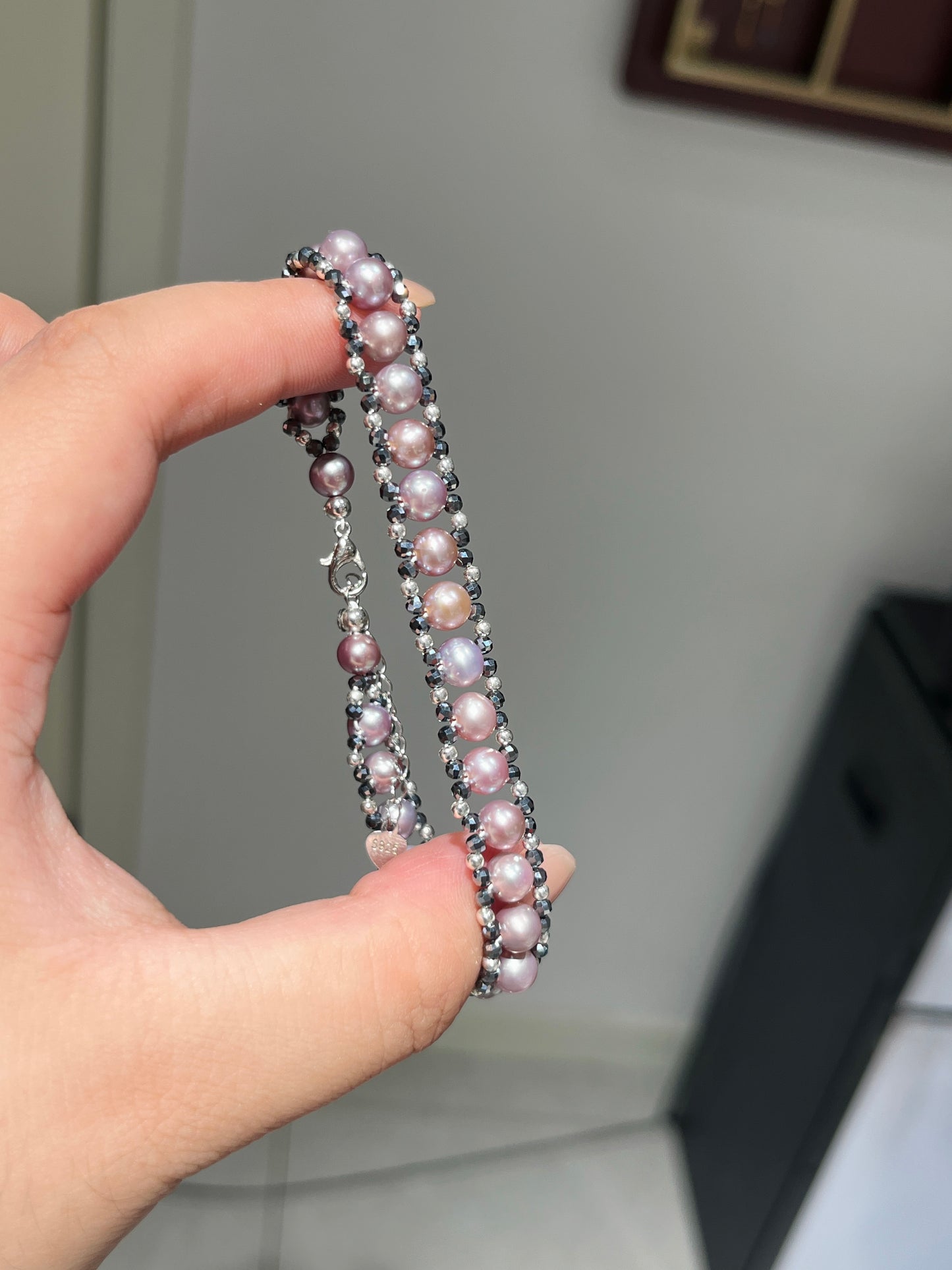 FURINA JEWELRY A delicate and exquisite wide freshwater pearl bracelet with a starry sky design, featuring a unique and high-end style.