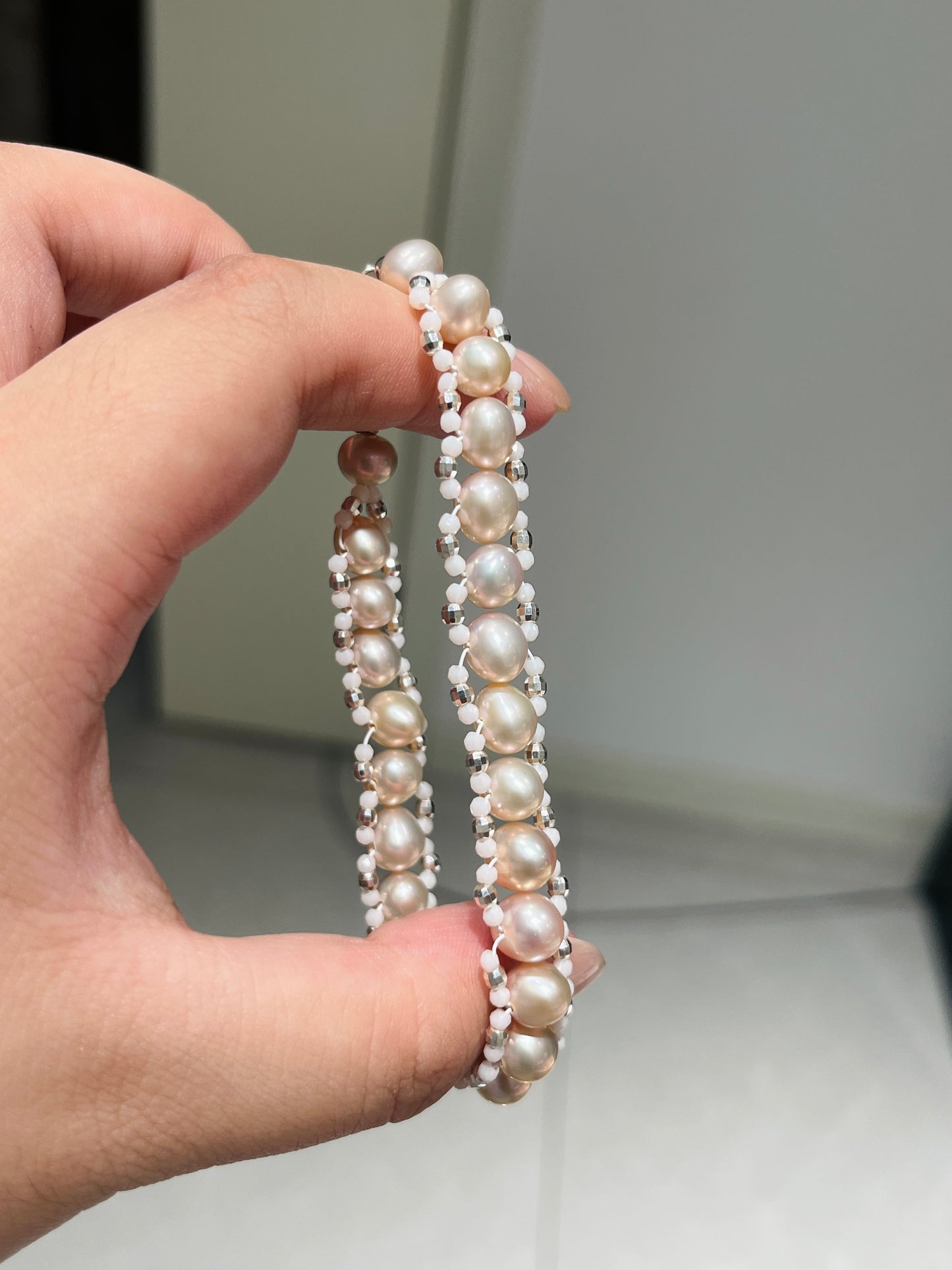 FURINA JEWELRY A delicate and exquisite wide freshwater pearl bracelet with a starry sky design, featuring a unique and high-end style.