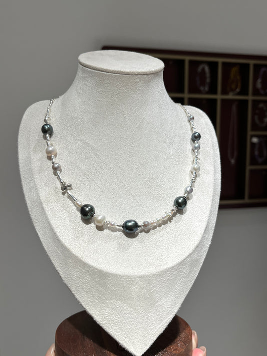 FURINA JEWELRY Pearl necklace for women, featuring large-scale sea-inspired Tahitian pearls. It is a light and luxurious, high-end original design.